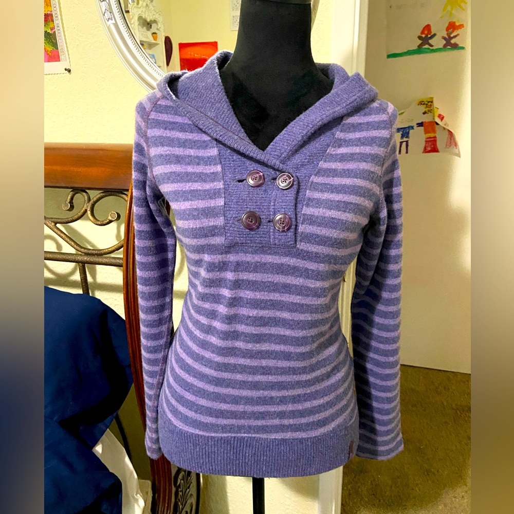 Mountain Hard Wear sweater